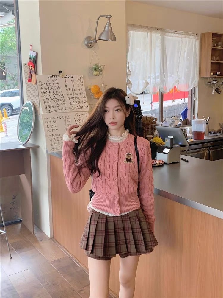 韓劇學院風套裝可愛小熊毛衣蕾絲衫女秋冬格子百褶裙半身裙三件套