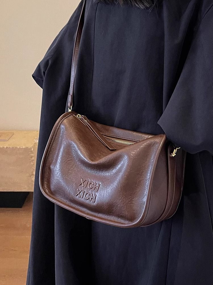 Fashionable and versatile small bag for women 2023 new Korean version winter commuting casual small square bag high-quality texture shoulder bag