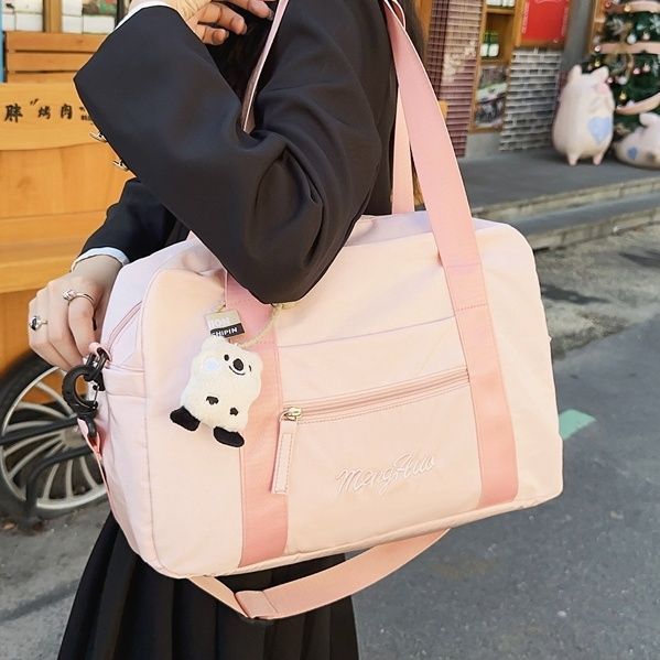 冬季秋冬款百搭高級感小眾斜挎包包女士2023新款黑色單肩包健身包