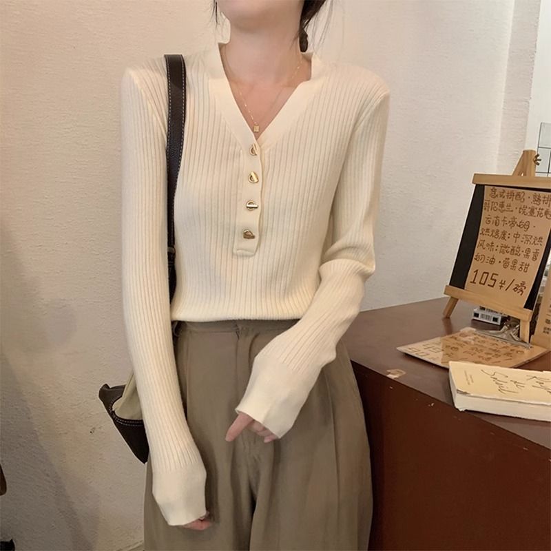 V-neck bottoming shirt for women autumn and winter 2024 new autumn clothing high-end French T-shirt with sweater sweater top trendy
