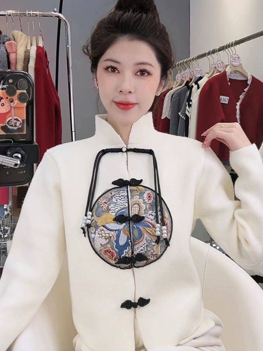 秋冬新款慵懶風拼接中式盤口刺繡高級感洋氣中國風保暖針織毛衣女