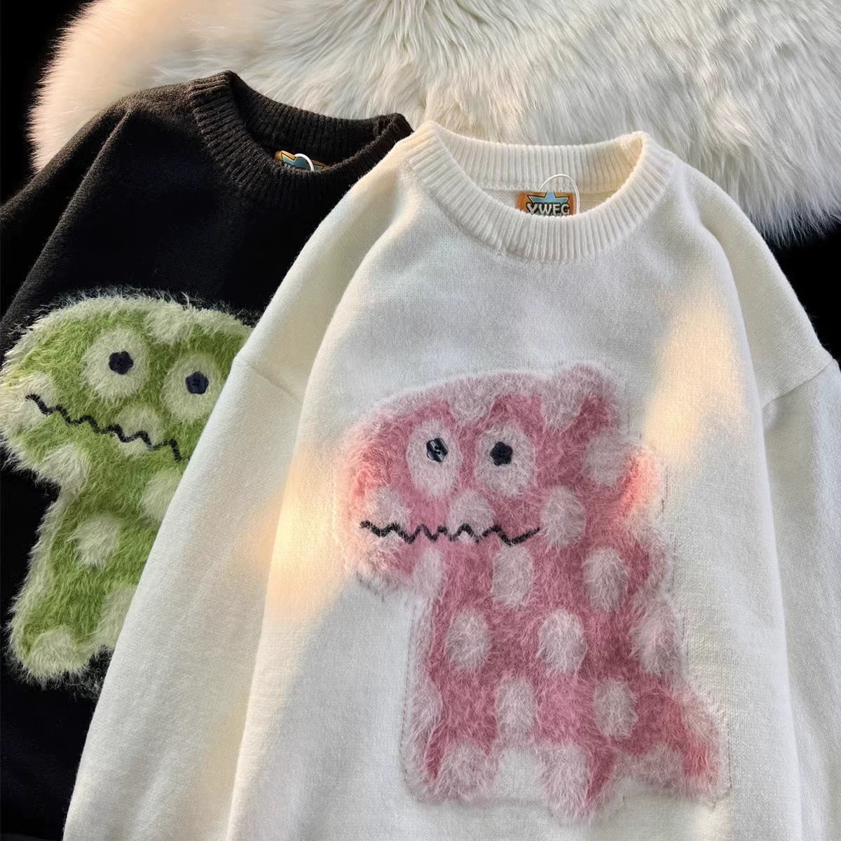 Japanese vintage cute dinosaur round neck sweater for men and women in autumn and winter lazy atmosphere soft and waxy couple sweater