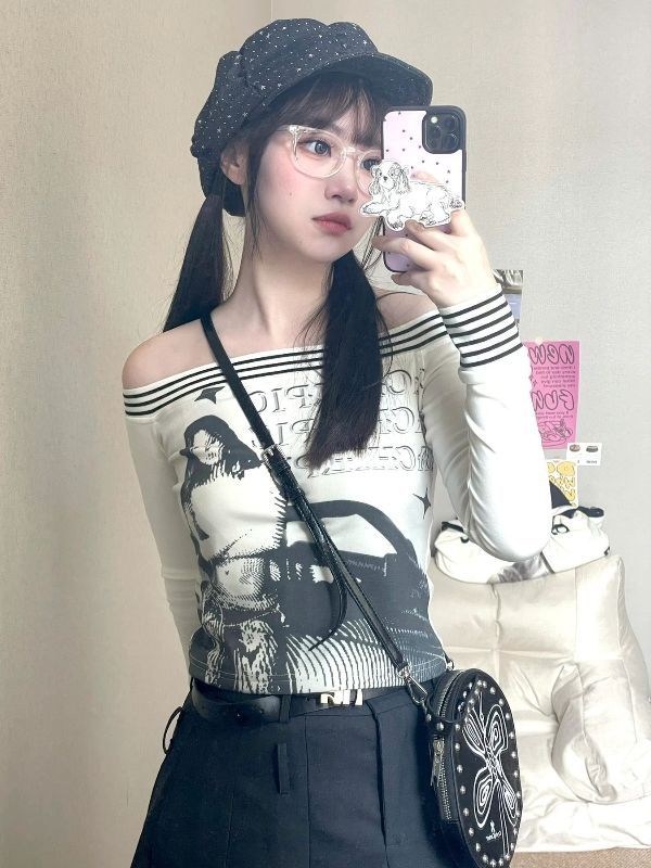 復古辣妹人物印花一字肩長袖T恤女修身露肩秋季短款露臍打底上衣