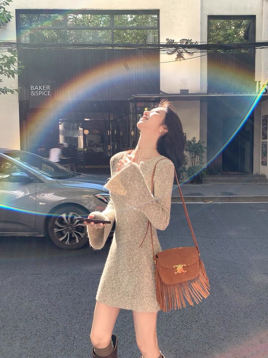 法式高級感打底v領針織連衣裙子女秋冬季2023新款修身內搭包臀裙