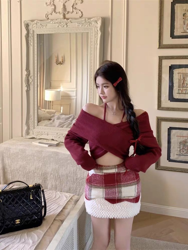 两件套装秋冬新款纯欲红色挂脖一字肩毛衣女+格纹拼接半身裙