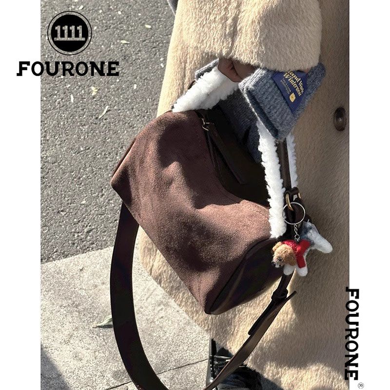 Frosted hand-held plush bag for women, new trendy retro armpit bag, versatile one-shoulder cross-body small square bag