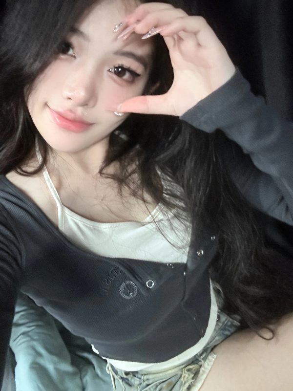 設計感小眾假兩件掛脖長袖T恤女早秋修身顯瘦短款露臍打底上衣潮