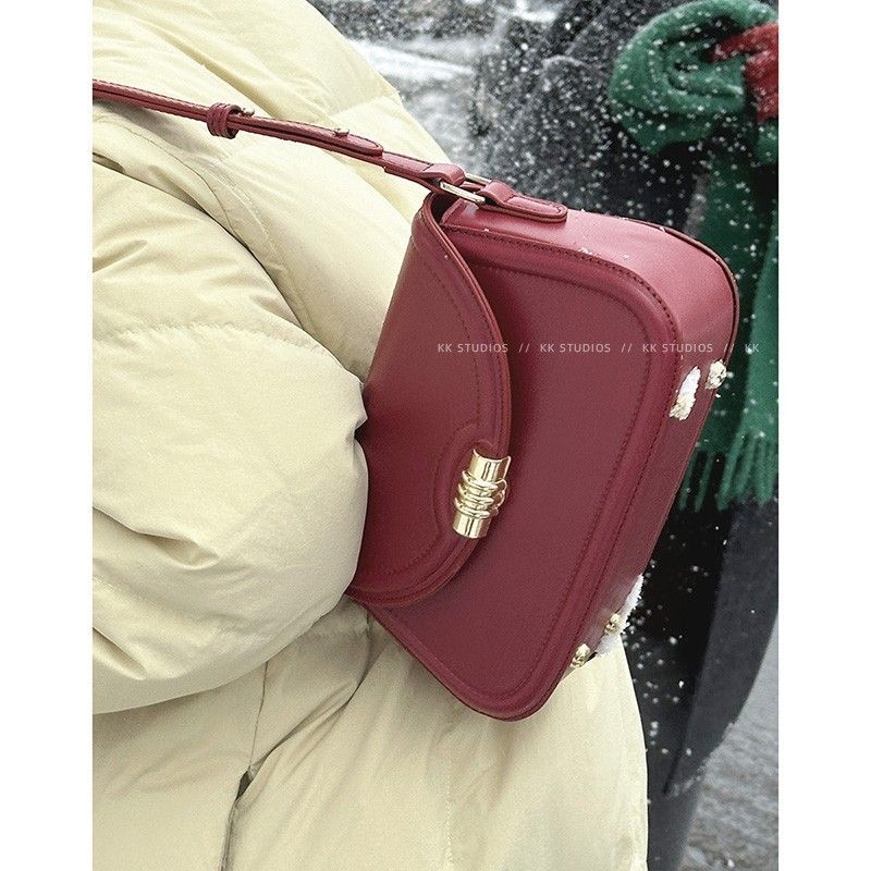 New Year Red Bag Autumn and Winter Women 2023 New Fashionable Retro Armpit Bag Versatile Shoulder Crossbody Saddle Bag