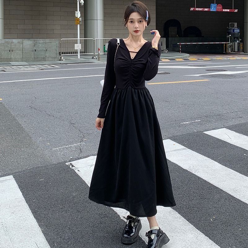 大碼女裝胖mm黑色連衣裙女秋季新款赫本風收腰顯瘦v領A字中長裙