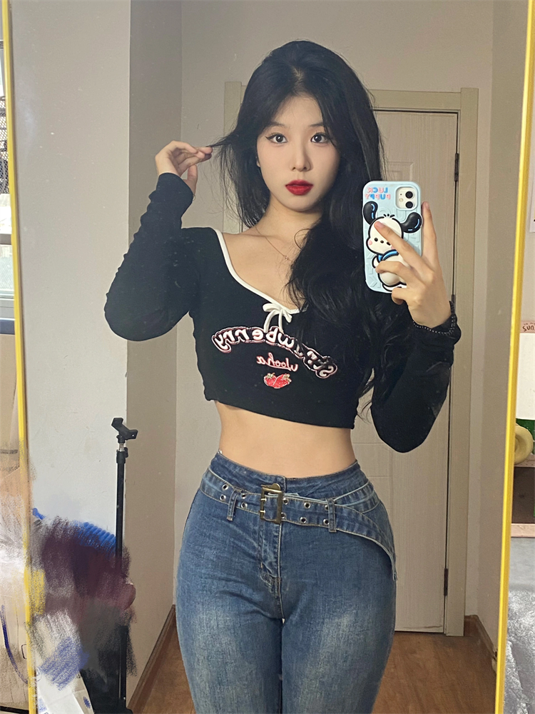 Sweet hot girl American retro letter long-sleeved T-shirt for women in early spring with short navel-baring chic bottoming shirt and trendy top
