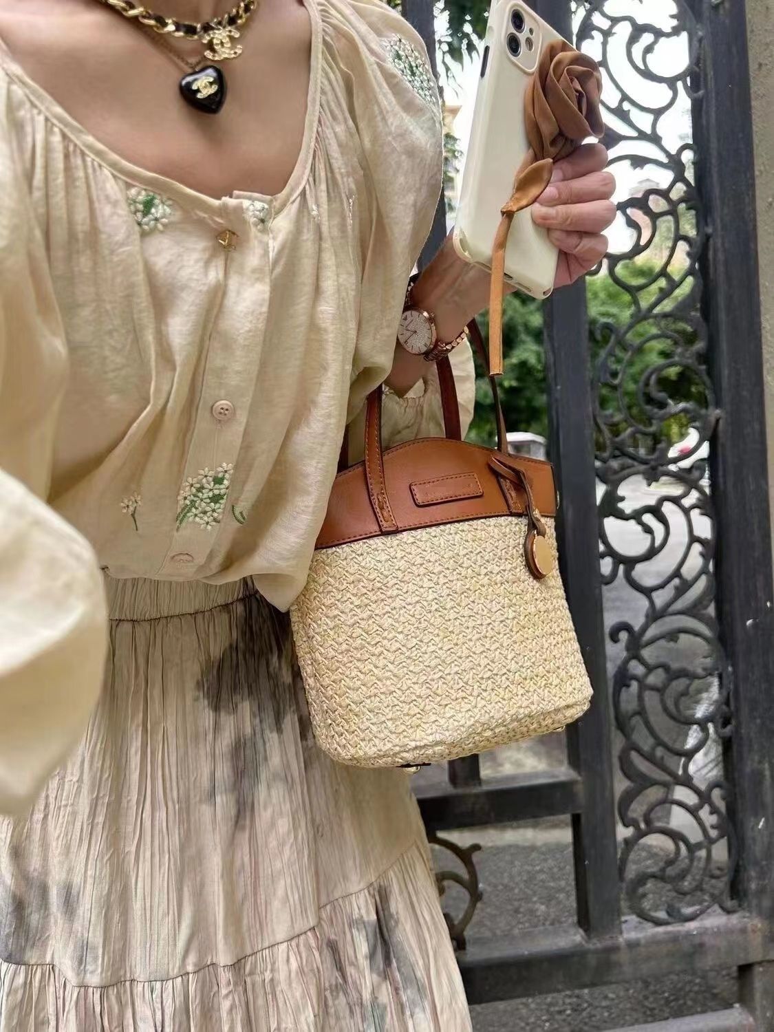 草编水桶包包女2023新款夏季百搭高级质感小众时尚编织手提斜挎包