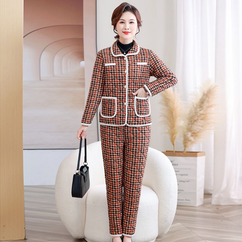 Middle-aged and elderly women's winter cotton-padded jacket suit plus velvet and thickened cotton-padded jacket to keep warm, new cotton-padded jacket, mom's fashionable two-piece set