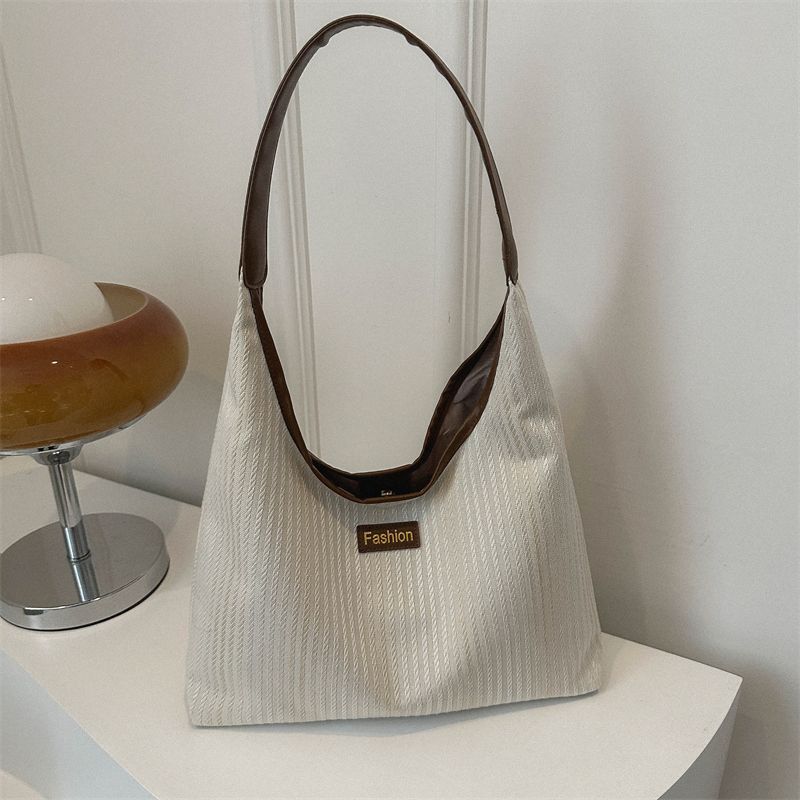 High-end underarm large-capacity bag for women 2023 new trendy retro one-shoulder versatile underarm commuting fashion tote bag