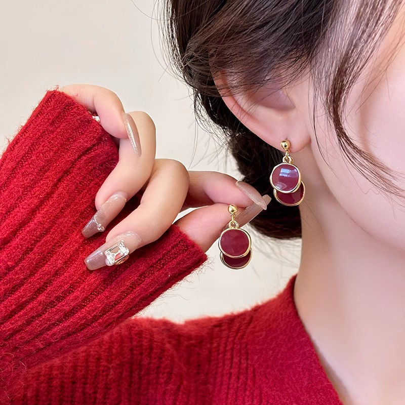 New red Maillard earrings 2023 ear stud earrings autumn and winter silver needle earrings high-end hot style retro style