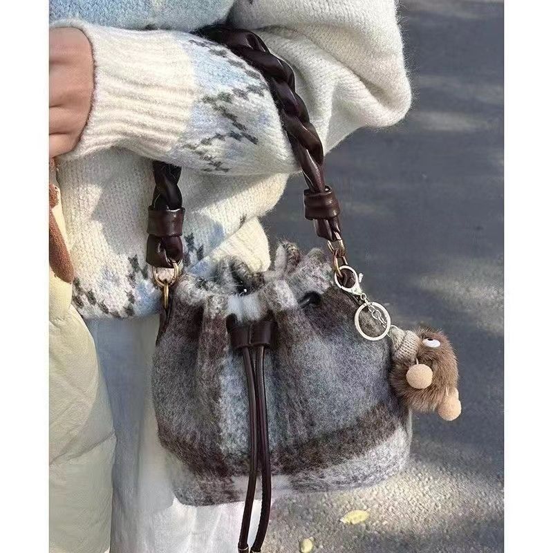 Retro Woolen Plaid Bag Autumn and Winter Women's 2024 New Trendy Korean Portable Bucket Bag Versatile Shoulder Crossbody Bag
