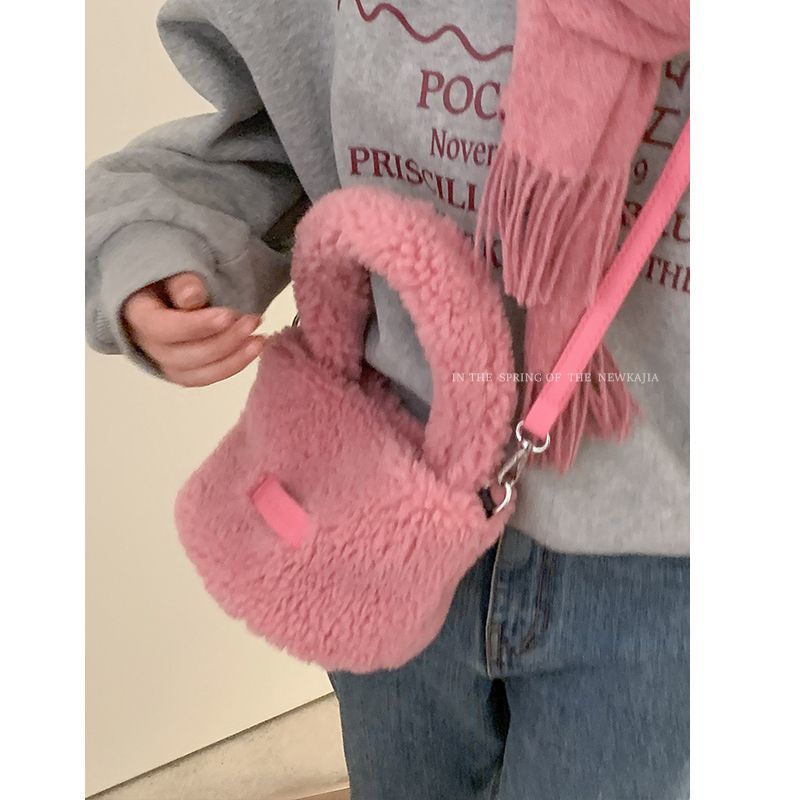 Autumn and winter portable plush bag for women  new Korean fashion bucket bag high-end niche versatile shoulder bag