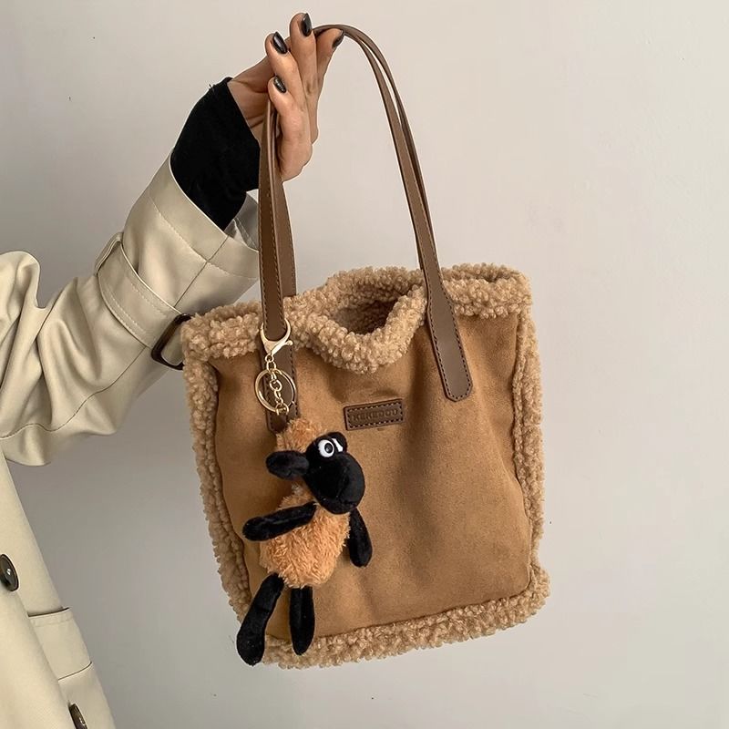 Autumn and winter lamb plush bucket bag women's large-capacity commuter bag mother bag retro shoulder handbag