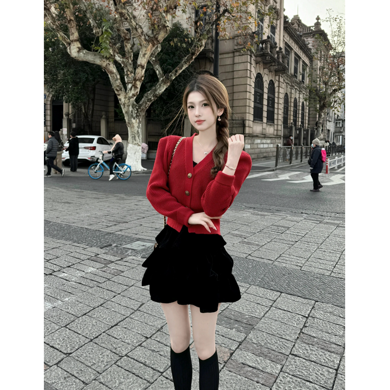 套装女秋冬新款跨年穿搭红色V领修身毛衣开衫高腰蛋糕半身裙