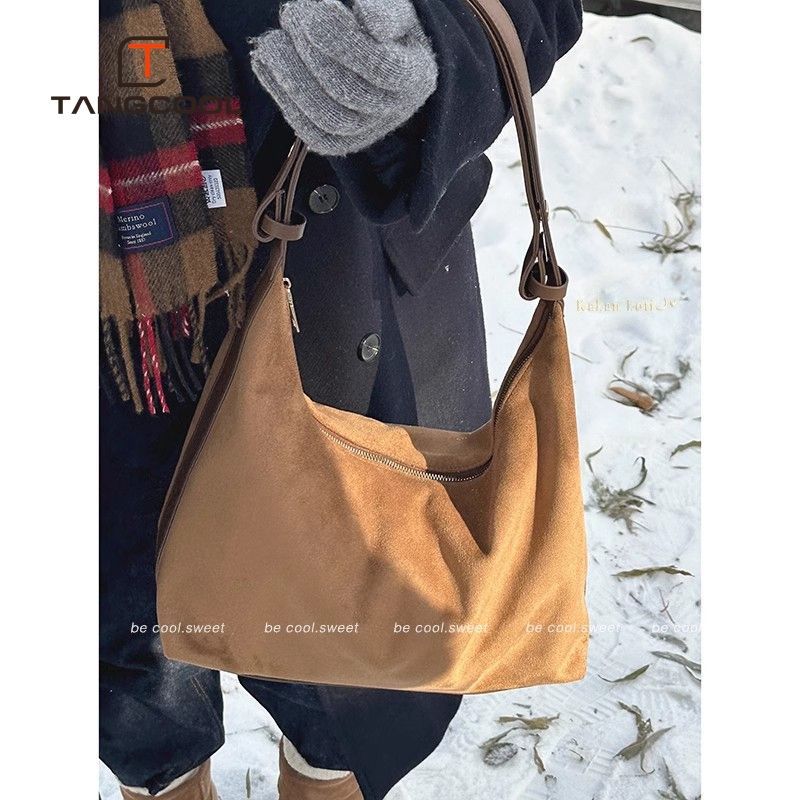Unique niche design bag autumn and winter new women's bag popular casual crossbody bag suede single shoulder armpit bag