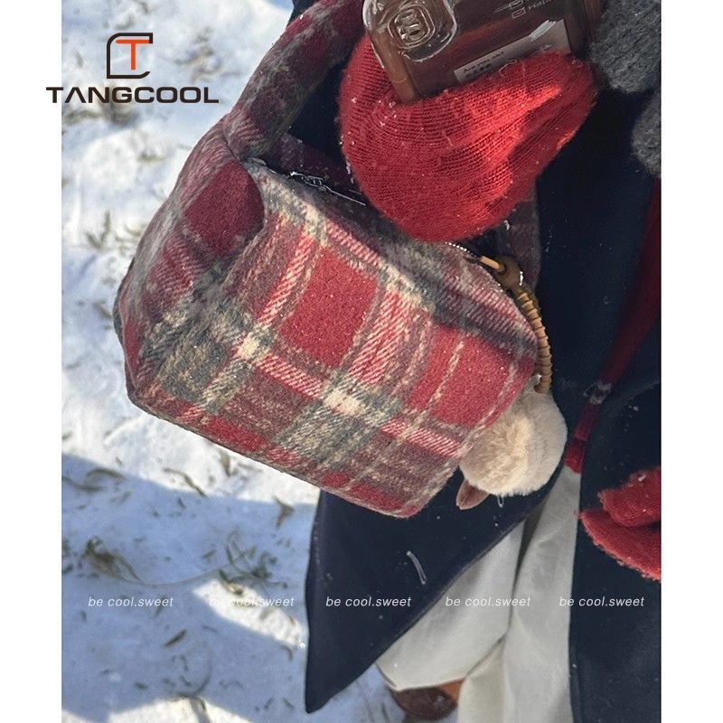 Autumn and winter woolen plaid bag women's new fashion casual portable pillow bag high-end versatile niche cross-body bag