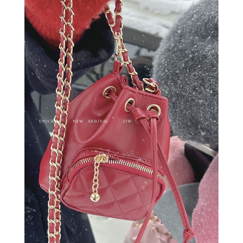 New Year Red Bag for Women 2023 New Fashionable Korean Bucket Bag Versatile Shoulder Crossbody Diamond Chain Bag
