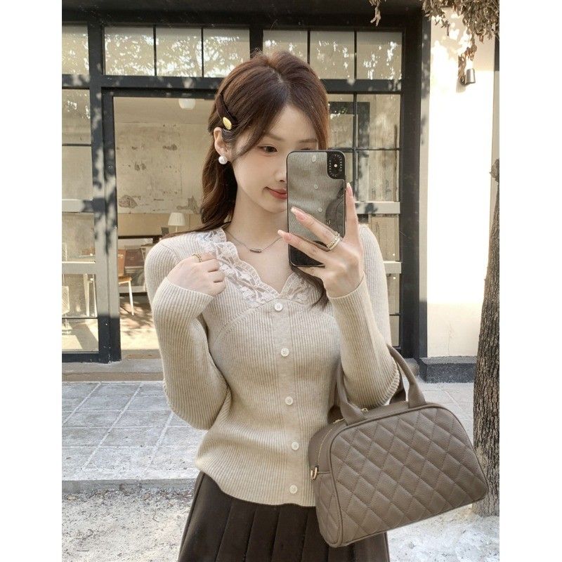 French gentle style lace v-neck knitted bottoming shirt for women 2024 new spring and autumn slim fit inner short top