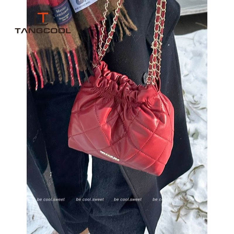 Internet celebrity popular bucket bag women's new autumn and winter fashion rhombus commuting small bag chain versatile shoulder bag