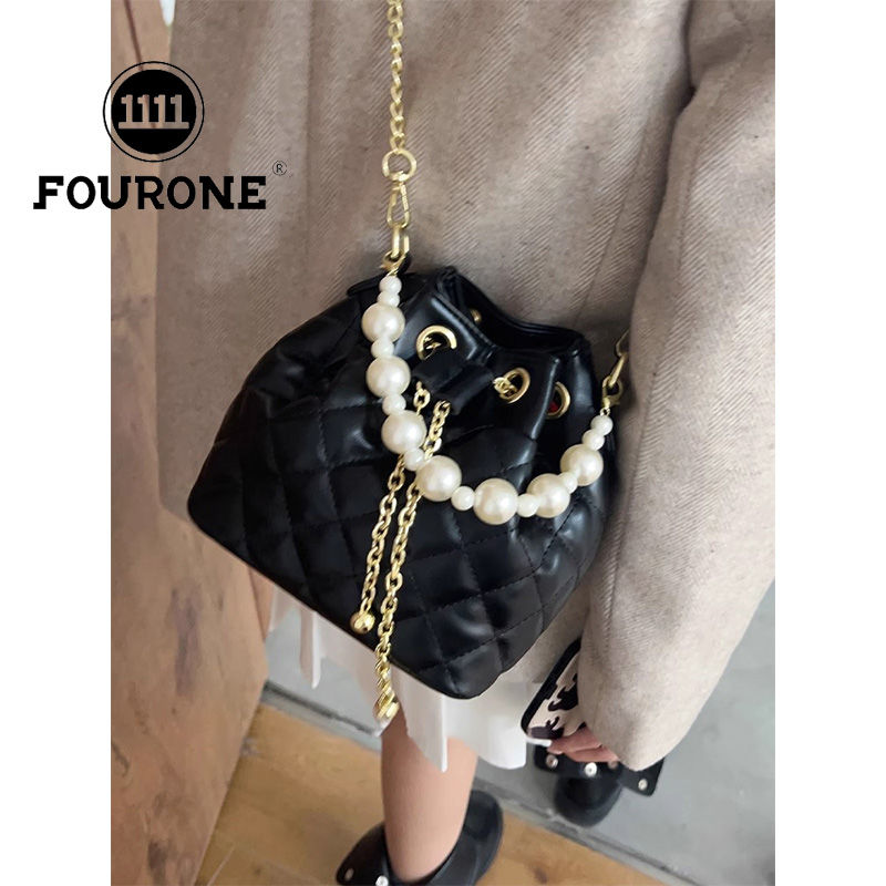 High-end crossbody small bag for women, new trendy shoulder bag, niche texture, pearl chain bucket bag
