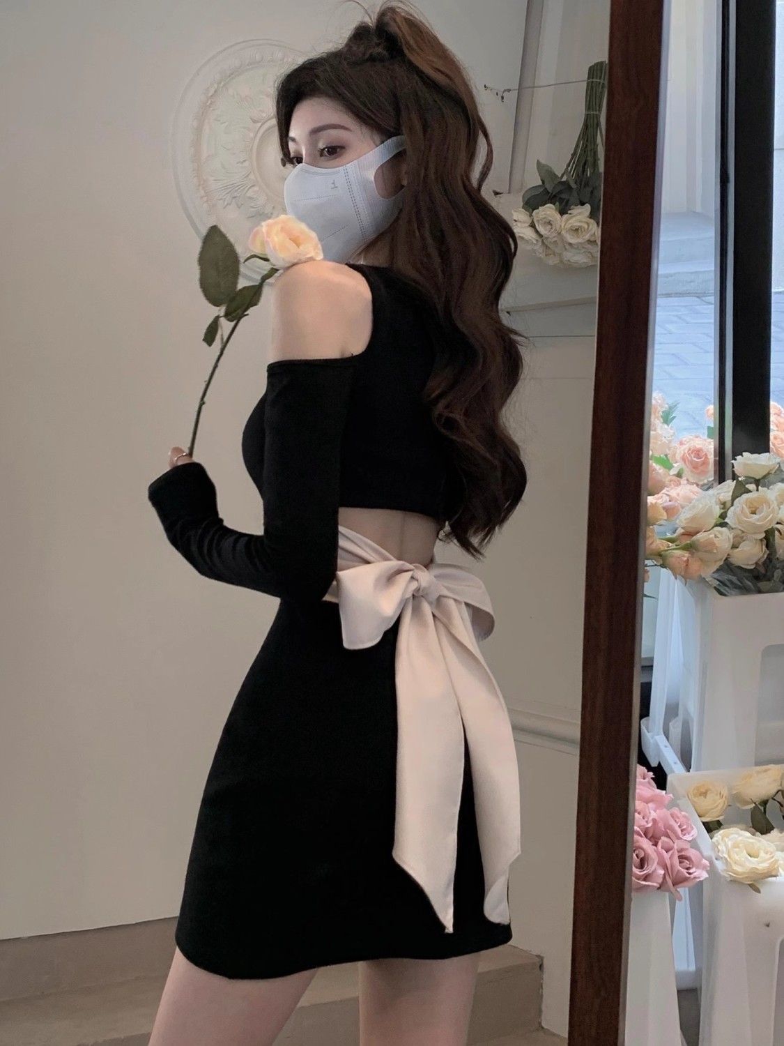 辣妹蝴蝶結長袖連衣裙女春秋純欲顯瘦黑色露背鏤空緊身包臀短裙子