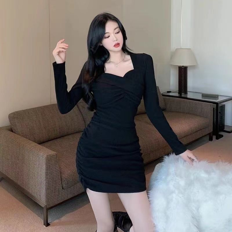 Plus size women's clothing for fat mm spring and autumn women's clothing new advanced light mature pleated temperament tight slim slimming black skirt