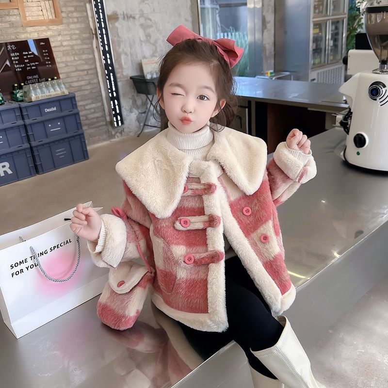 Girls' velvet thickened jacket 2023 winter new style children's fashionable and stylish Nizi tops baby fashionable winter clothes
