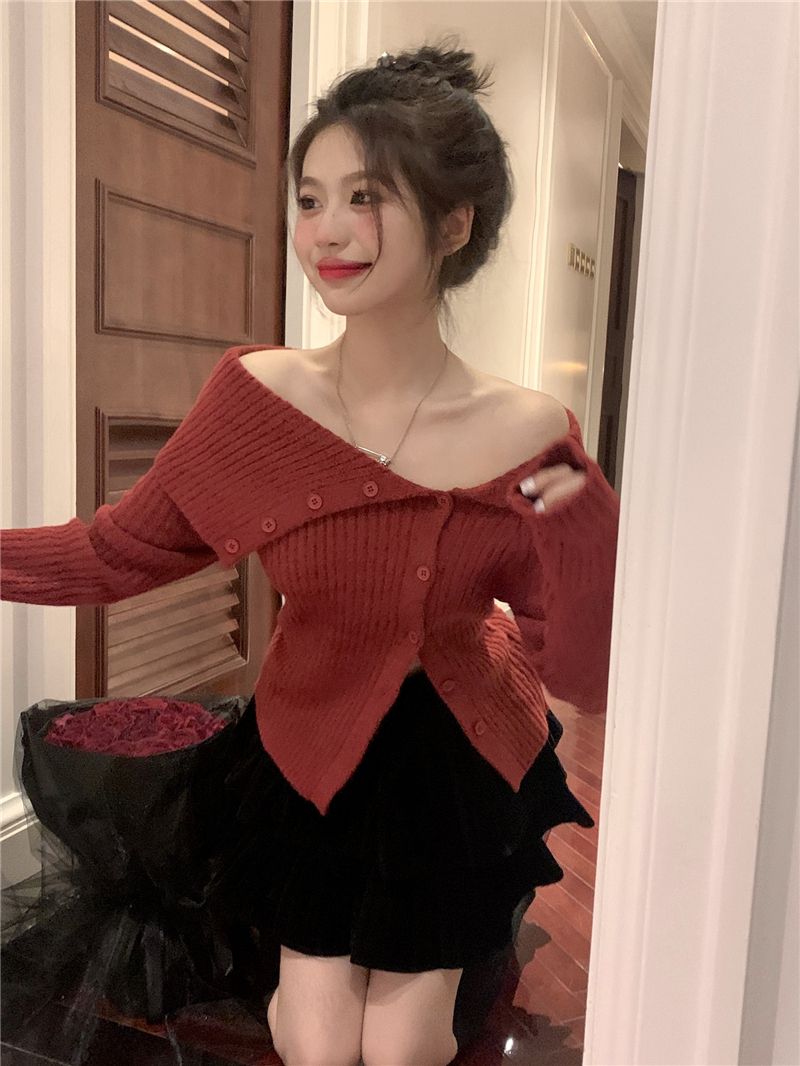 新年戰服一字翻領毛衣不規則露肩新款設計打底針織修身上衣針織衫