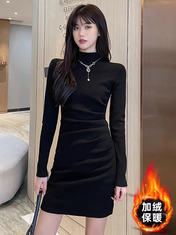 加絨辣妹連衣裙2023新款女秋冬配大衣黑色包臀裙內搭修身純欲裙子