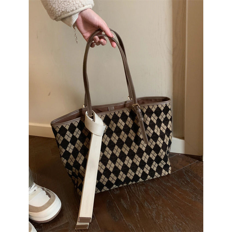 High-end texture niche design new Chinese style rhombus tote bag large capacity commuting versatile student shoulder armpit bag