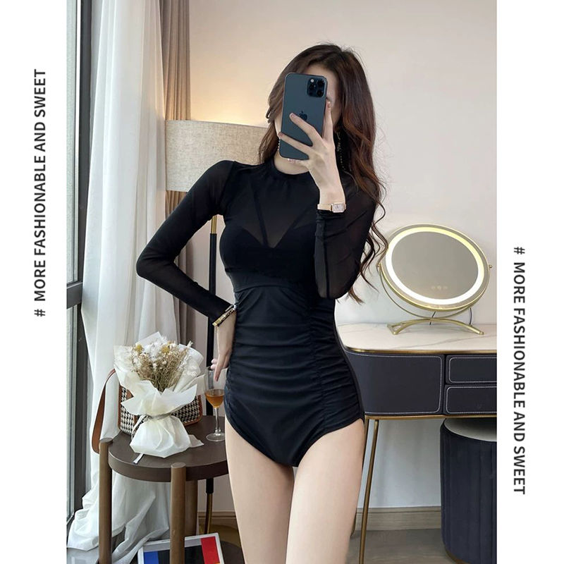 High-looking one-piece swimsuit for women that covers the flesh and looks slimming. Bikini with long sleeves for hot spring hot spring girls with breast pads and steel rims.