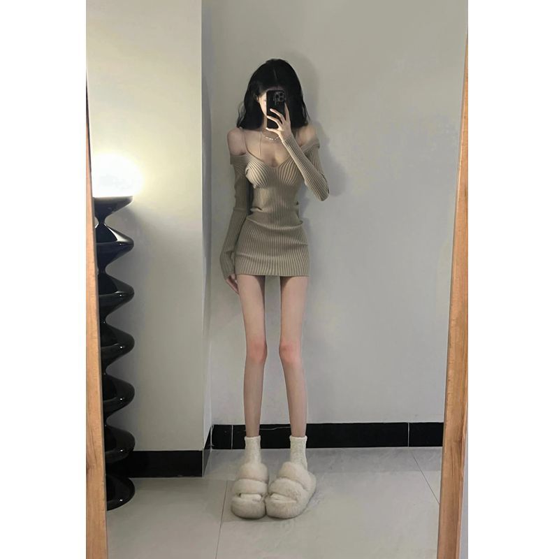 V-neck slim off-shoulder long-sleeved knitted dress for women 2024 spring new pure desire waist slimming hip short skirt