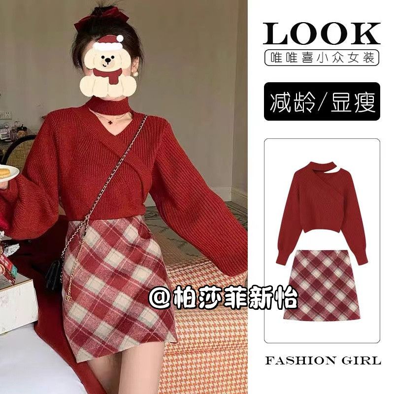 Winter clothes are paired with a complete set of tea-scented red New Year's and Christmas shirts. This year's popular two-piece skirts
