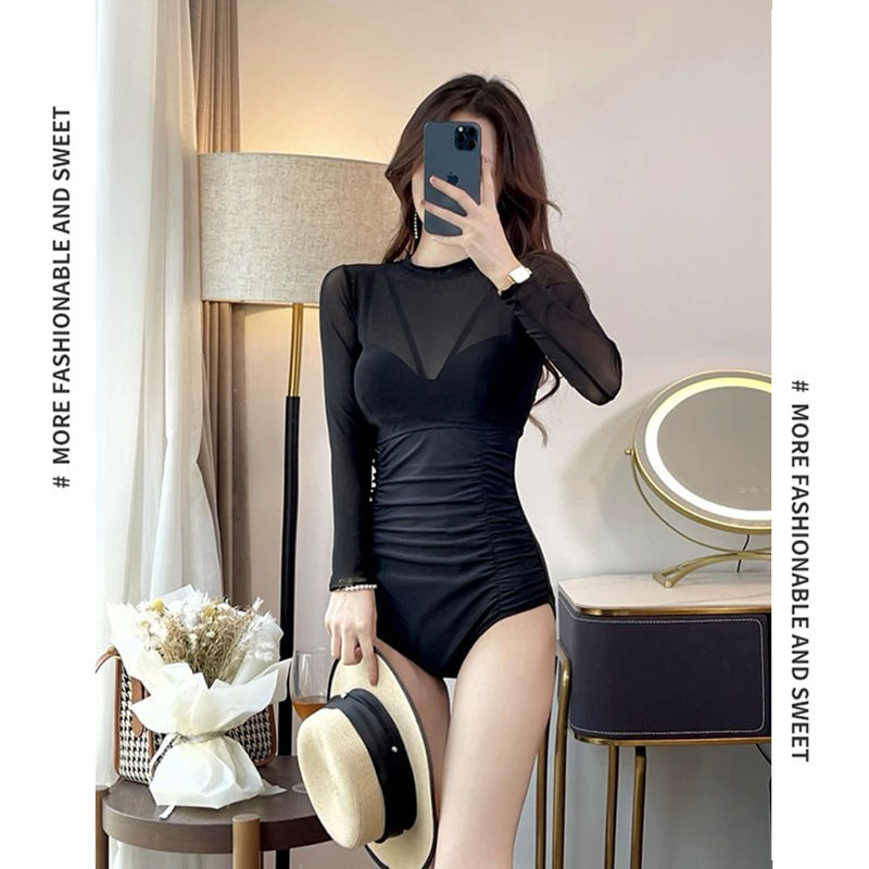 High-looking one-piece swimsuit for women that covers the flesh and looks slimming. Bikini with long sleeves for hot spring hot spring girls with breast pads and steel rims.