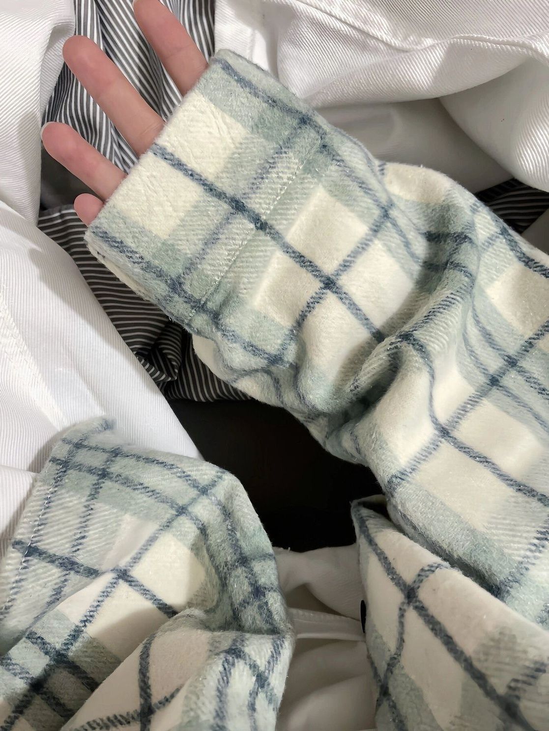 春秋2024最新款奶綠色磨毛格子襯衫女內搭時尚氣質寬鬆慵懶風襯衣