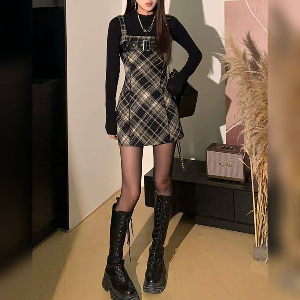 兩件套裝2024春季新款復古辣妹設計磨毛格子吊帶連衣裙搭配打底衫