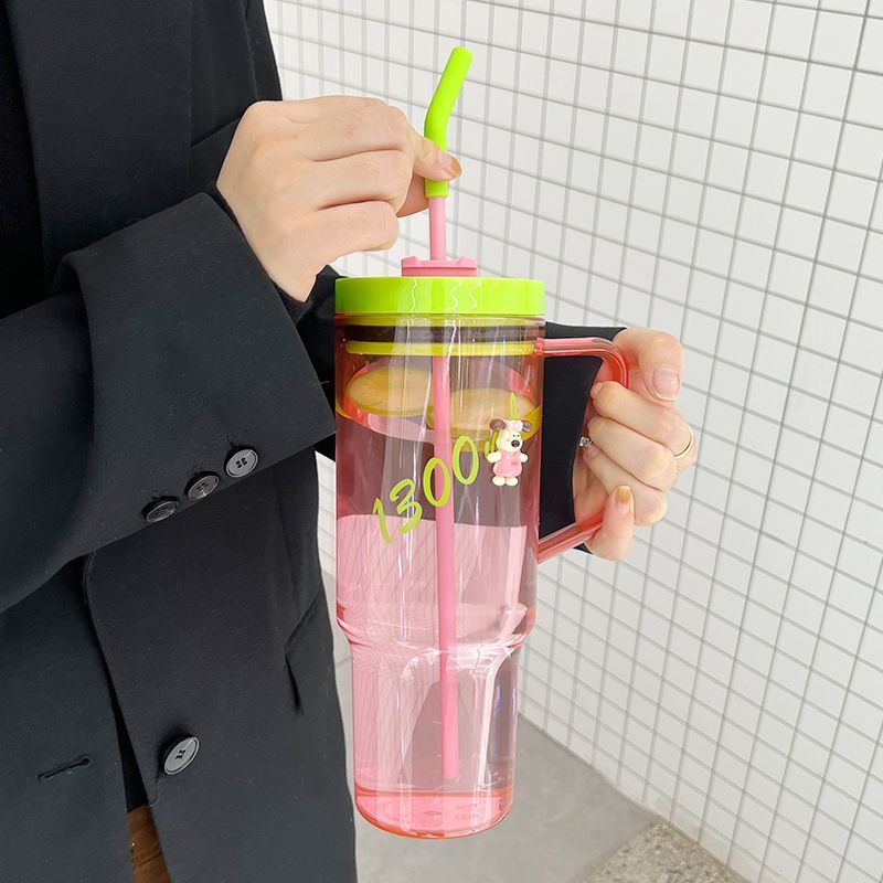 大容量水杯女生高颜值2023新款塑料水瓶耐高温便携办公室吸管杯子