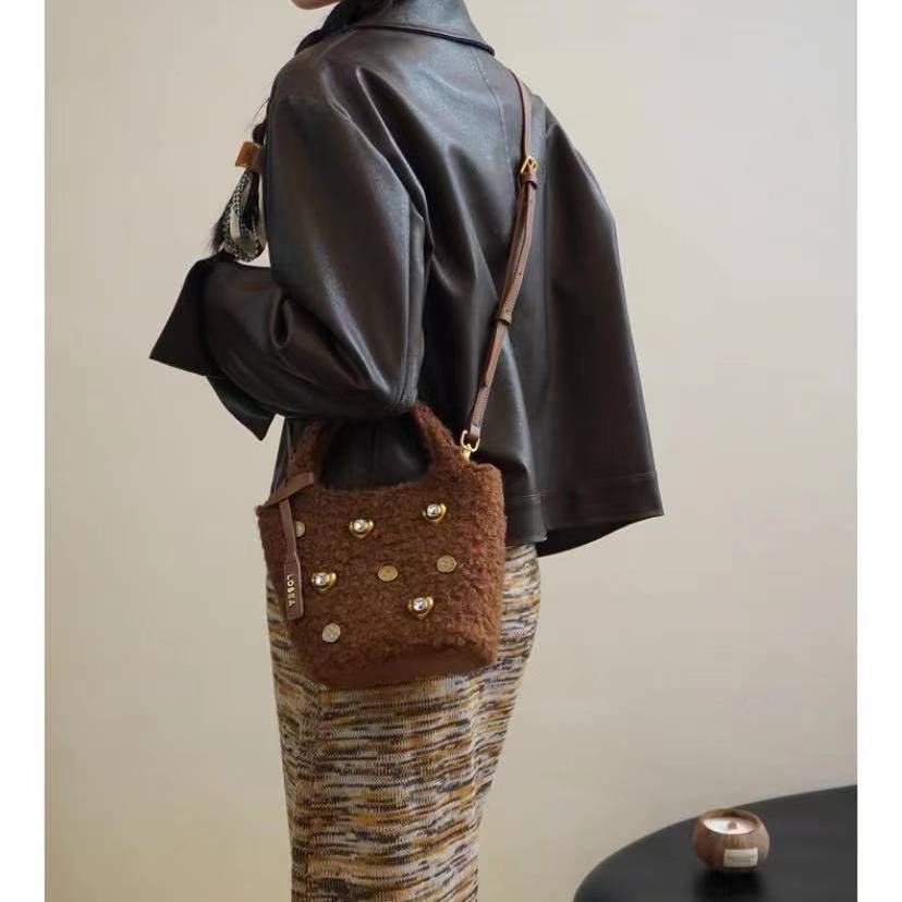 Autumn and winter cross-body plush velvet diamond-encrusted mini bag for women  new hand-held small bag bucket bag