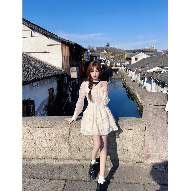 連衣裙女法式千金少女風荷葉邊設計感春季新款收腰復古蕾絲a字裙