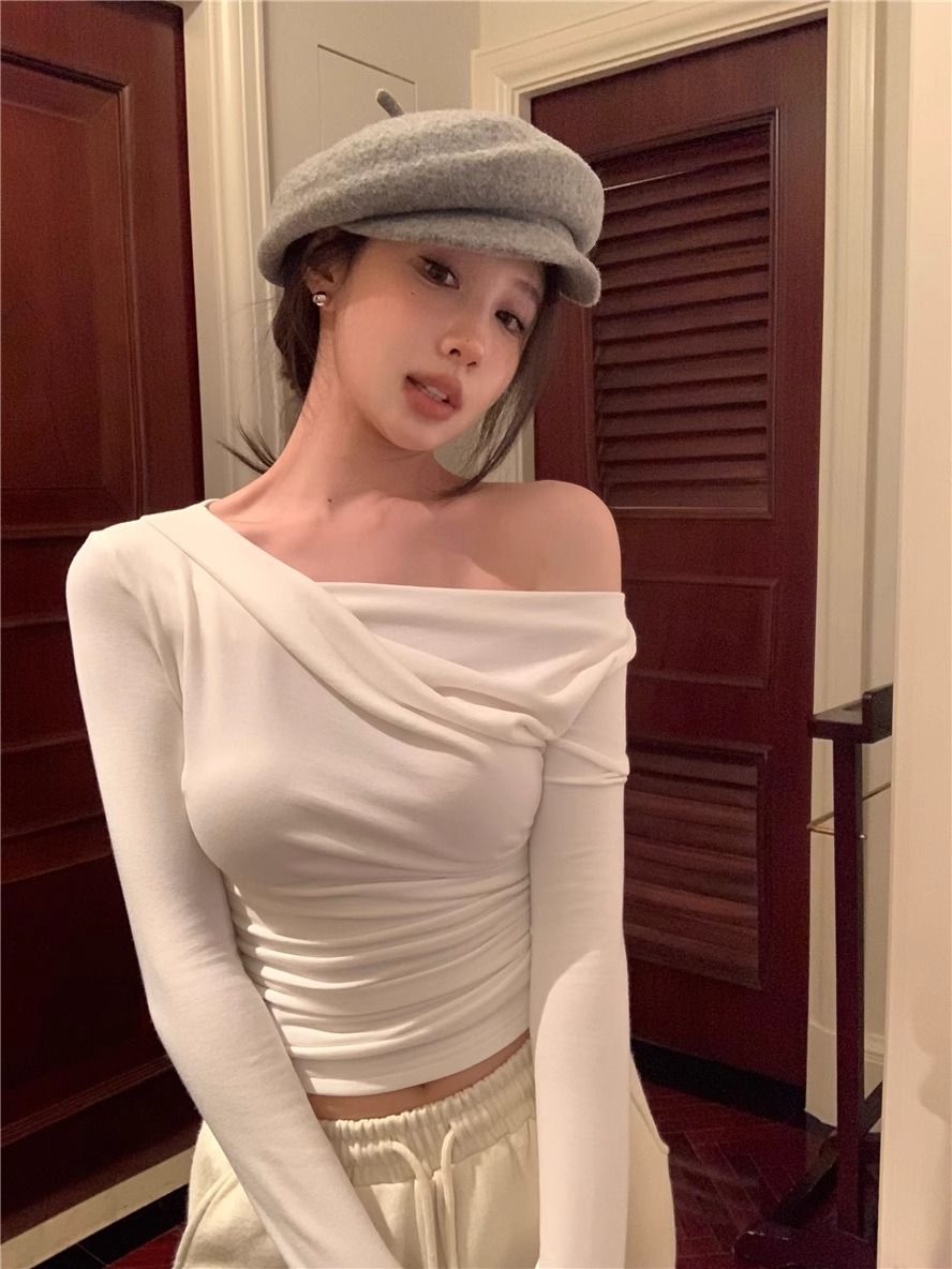 白色斜領露肩長袖T恤女冬季修身內搭短款氣質韓系小眾打底衫上衣