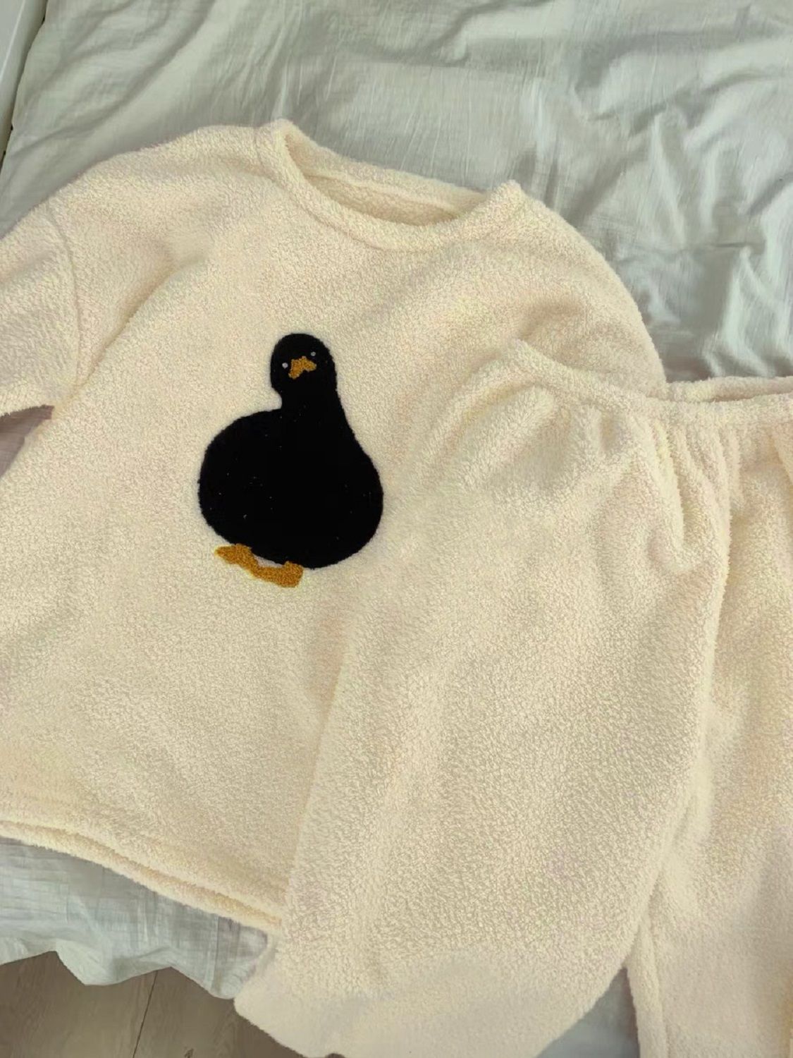 Half velvet pajamas for women in autumn and winter plus velvet and thickened winter duckling sweet coral velvet home clothes set can be worn outside