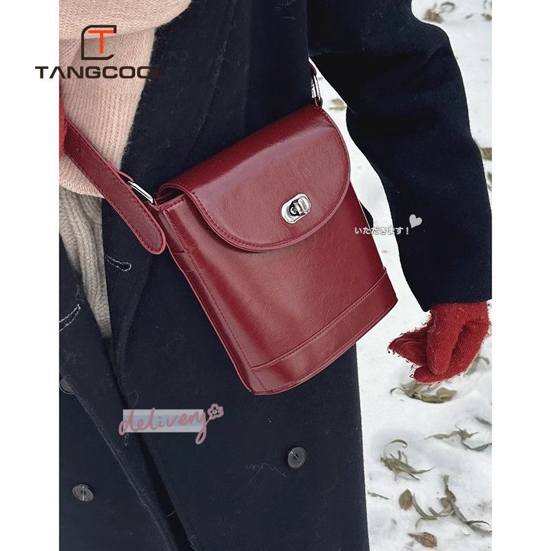 Retro new flip small bucket bag crossbody versatile small bag niche oil wax leather shoulder bag armpit bag