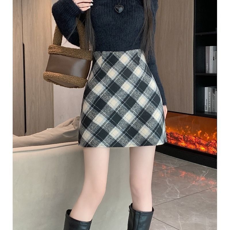 Woolen plaid skirt for women in autumn and winter new style small winter sweater versatile hip-covering A-line short skirt