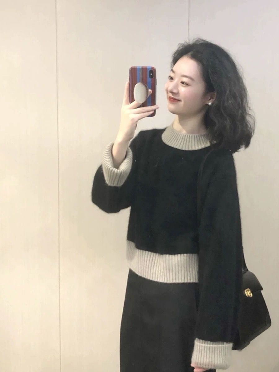 MINETTE洋氣小眾撞色拼接圓領毛衣女秋冬日系復古內搭短款針織衫