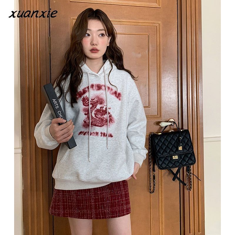 Xuanxiechic慵懶風復古紅色龍年衛衣男女2024寬鬆時尚中長款上衣