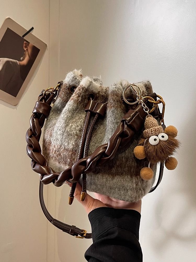 Wool plaid bag women's 2023 new autumn and winter work commuting crossbody small bag woven portable drawstring bucket bag